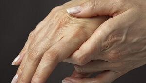 Боли в среднем пальце