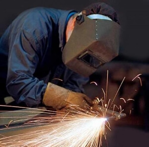 На работе Работа за сварочным аппаратом