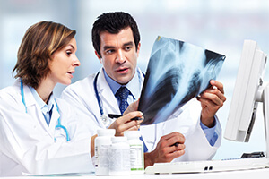 Врачи Врачи оказывают помощь