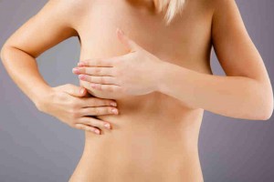 Массирует грудь Массажирует грудь