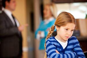 Обиженный ребенок Расстроенный ребенок