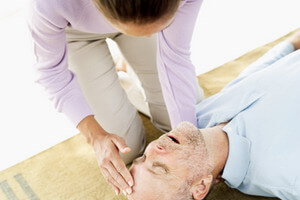 Поменять Оказание первой помощи