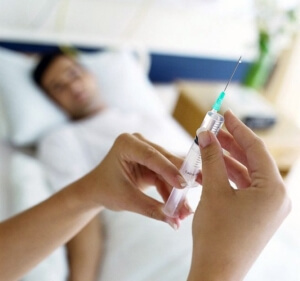 Рядом с больным Наполнили лекарством