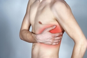 Локализация Держится за бок