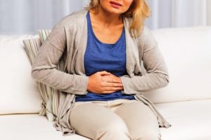 Женщине очень больно Девушке очень больно